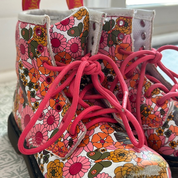Dr. Martens Toddler Brooklee Pink Floral Boots- Toddler US Size 9 - Picture 1 of 7
